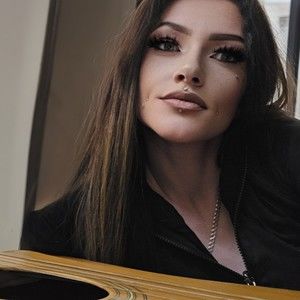 Meet your Posher, Nikki